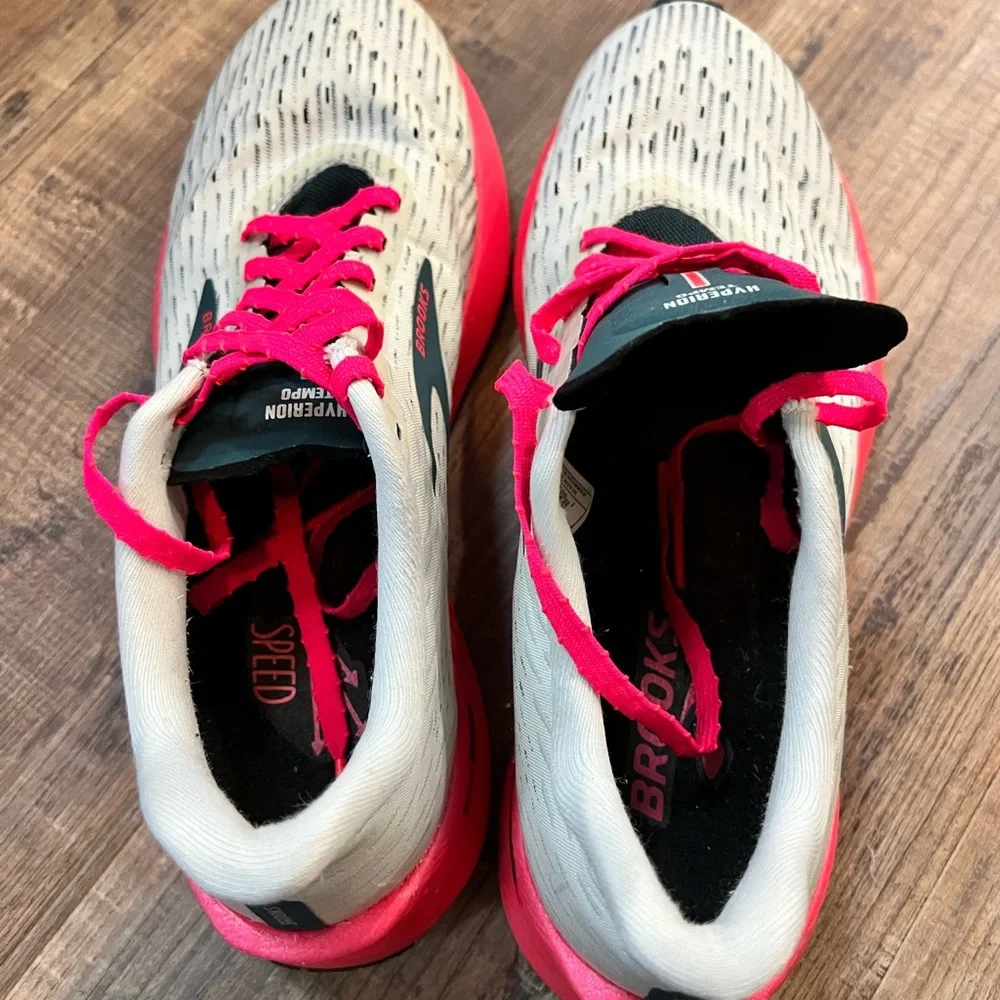 Brooks Hyperion Tempo - White and Pink Athletic Shoes - Picture 3 of 5